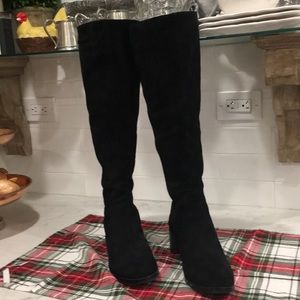 VINCE CAMUTO Suede black boots
